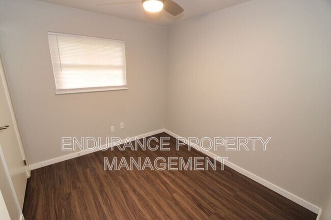 Building Photo - 918 Dennison Ave