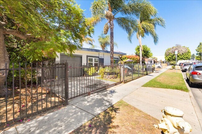Building Photo - 10223 S Crenshaw Blvd