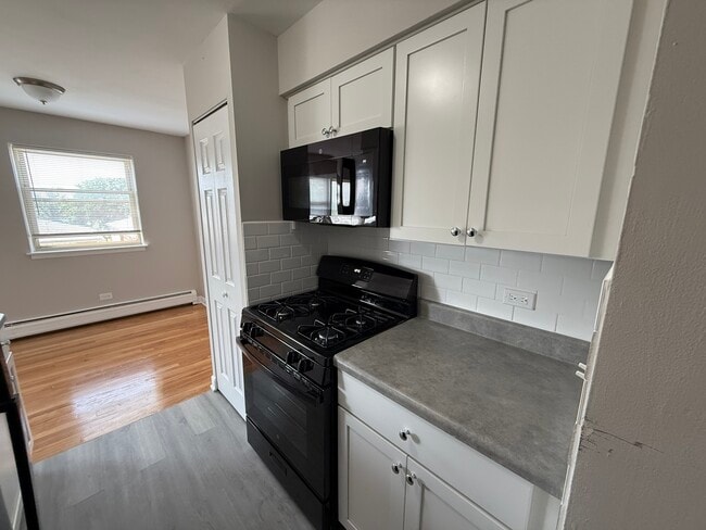 Building Photo - 3001 N Thatcher Ave
