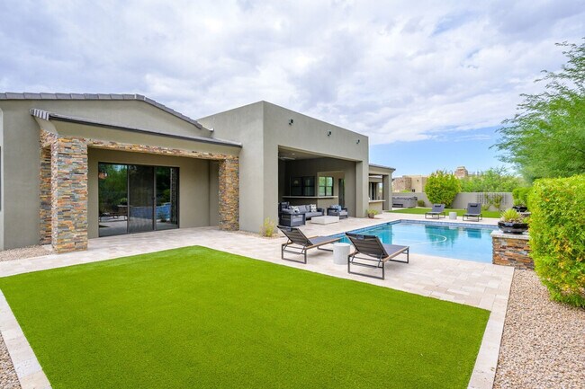 Building Photo - 8742 E Woodley Way