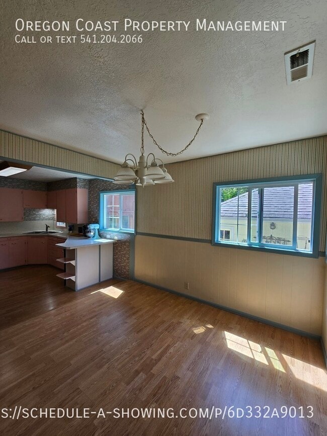 Building Photo - 126 N Holiday Ln