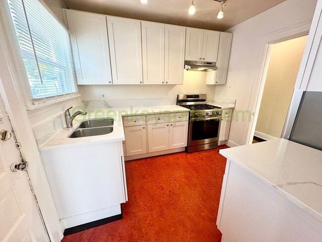 Building Photo - 3 Bed 1 Bath Unit in Ne Portland