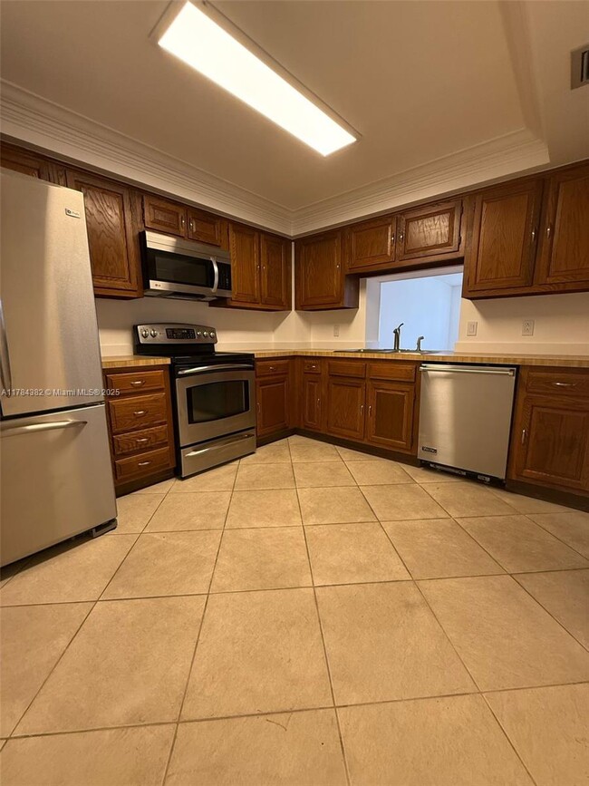 Building Photo - 5000 N Ocean Blvd