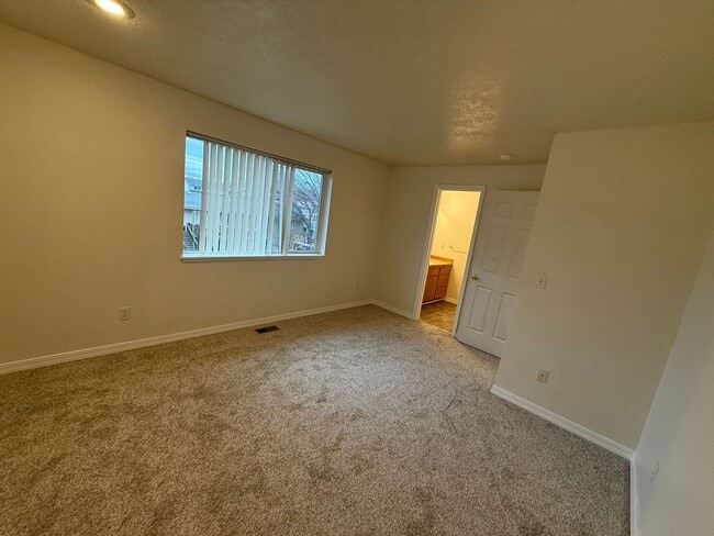 Building Photo - 180-190 NE 10th St