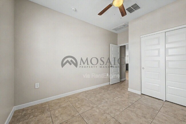 Building Photo - 10617 S 54th Ln