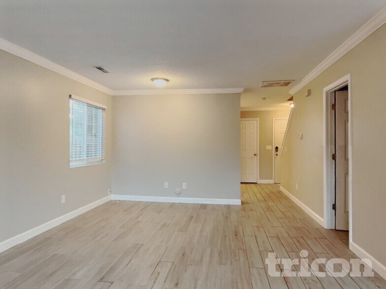 Building Photo - 3733 Eskdale Dr