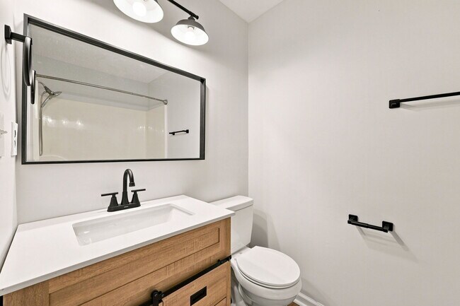 Building Photo - 126 Oakmont Dr