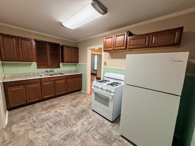 Building Photo - Spacious 4BR Downtown Lake Charles Home - Full of Character