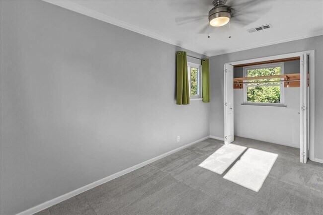 Building Photo - 8604 Brookfield Dr
