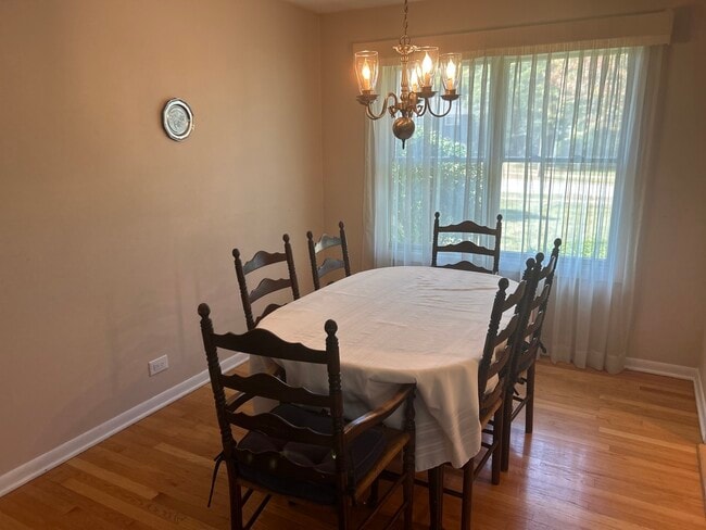 Building Photo - 1126 Laurel Ln