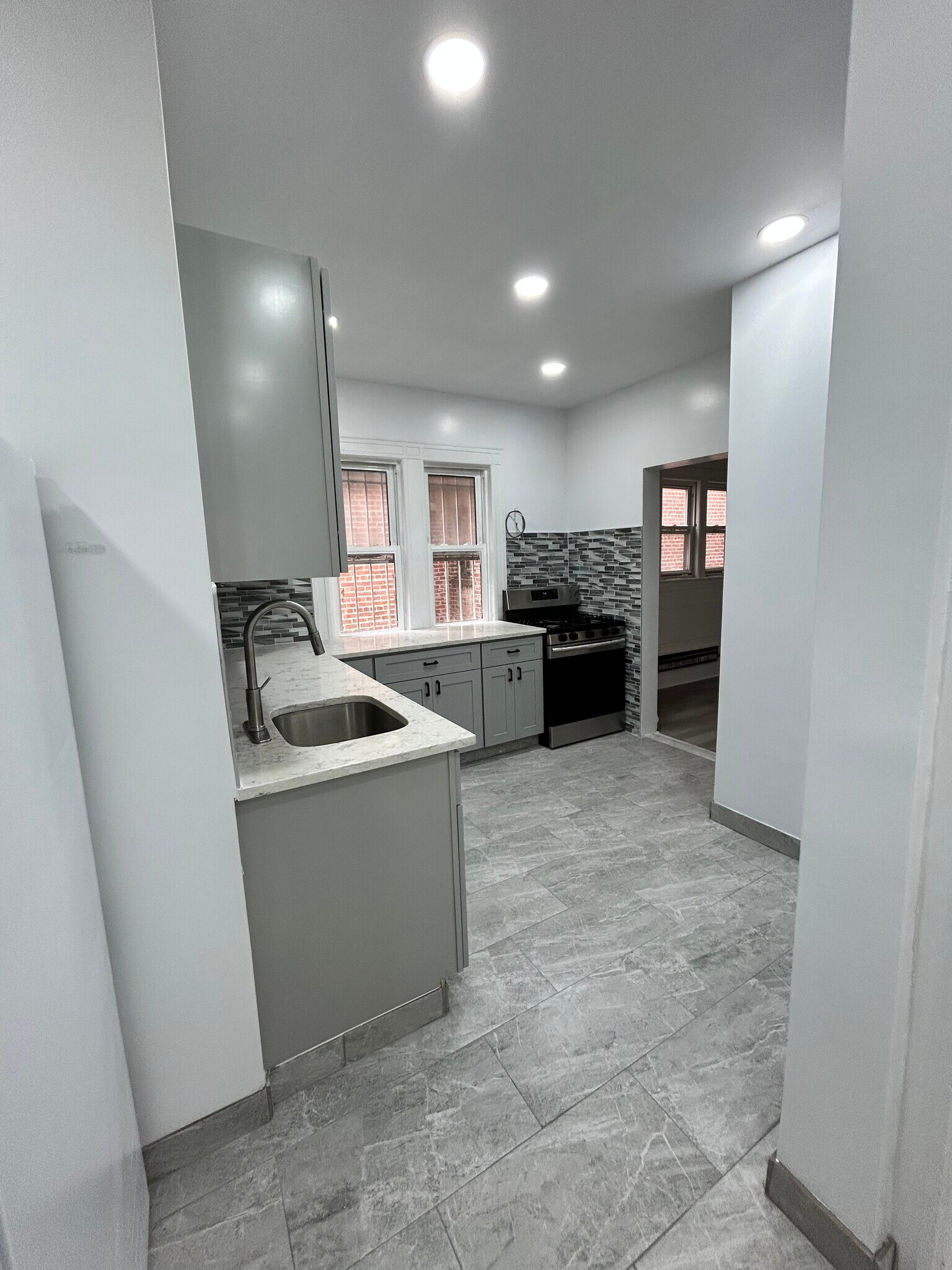 Kitchen - 607 E 17th St