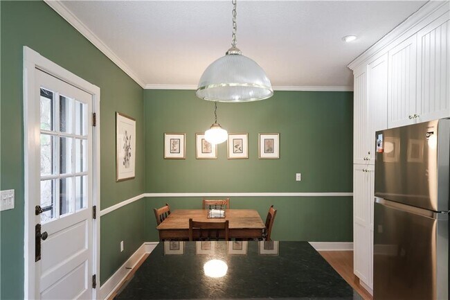 Building Photo - 6 Howe Ave