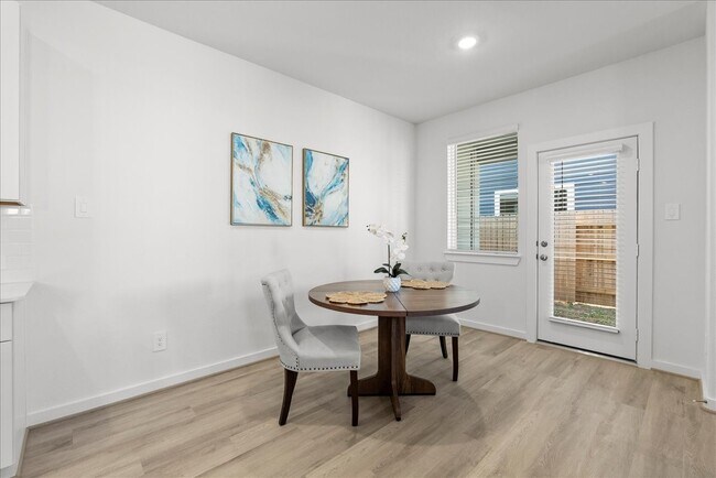 Building Photo - 535 Avisa Dr