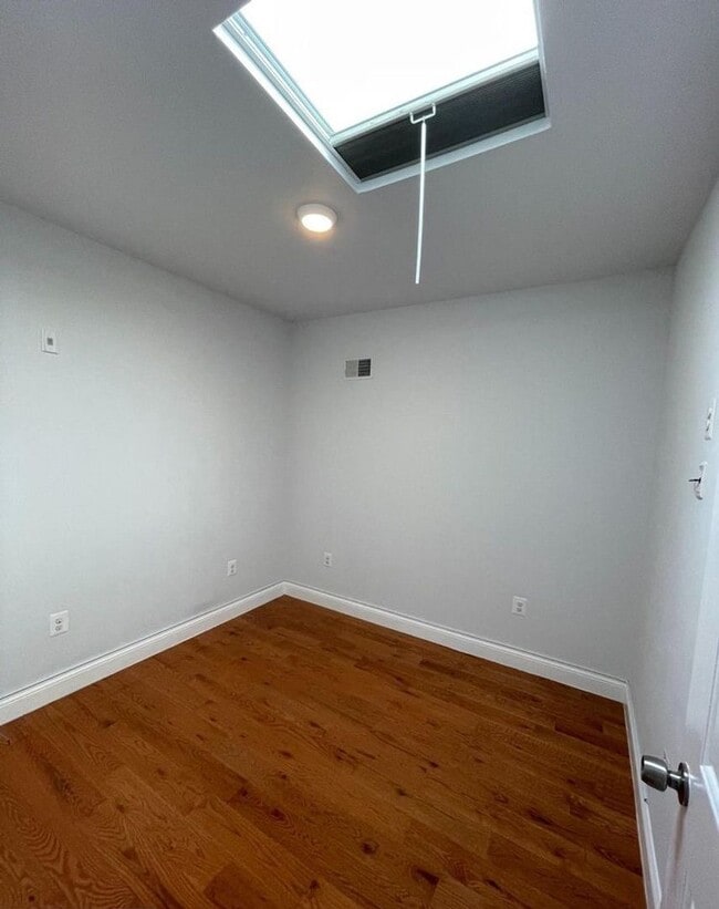 Building Photo - 615 N 11th St