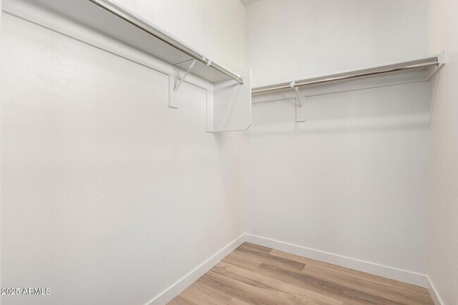 Building Photo - 6556 N 15th Dr