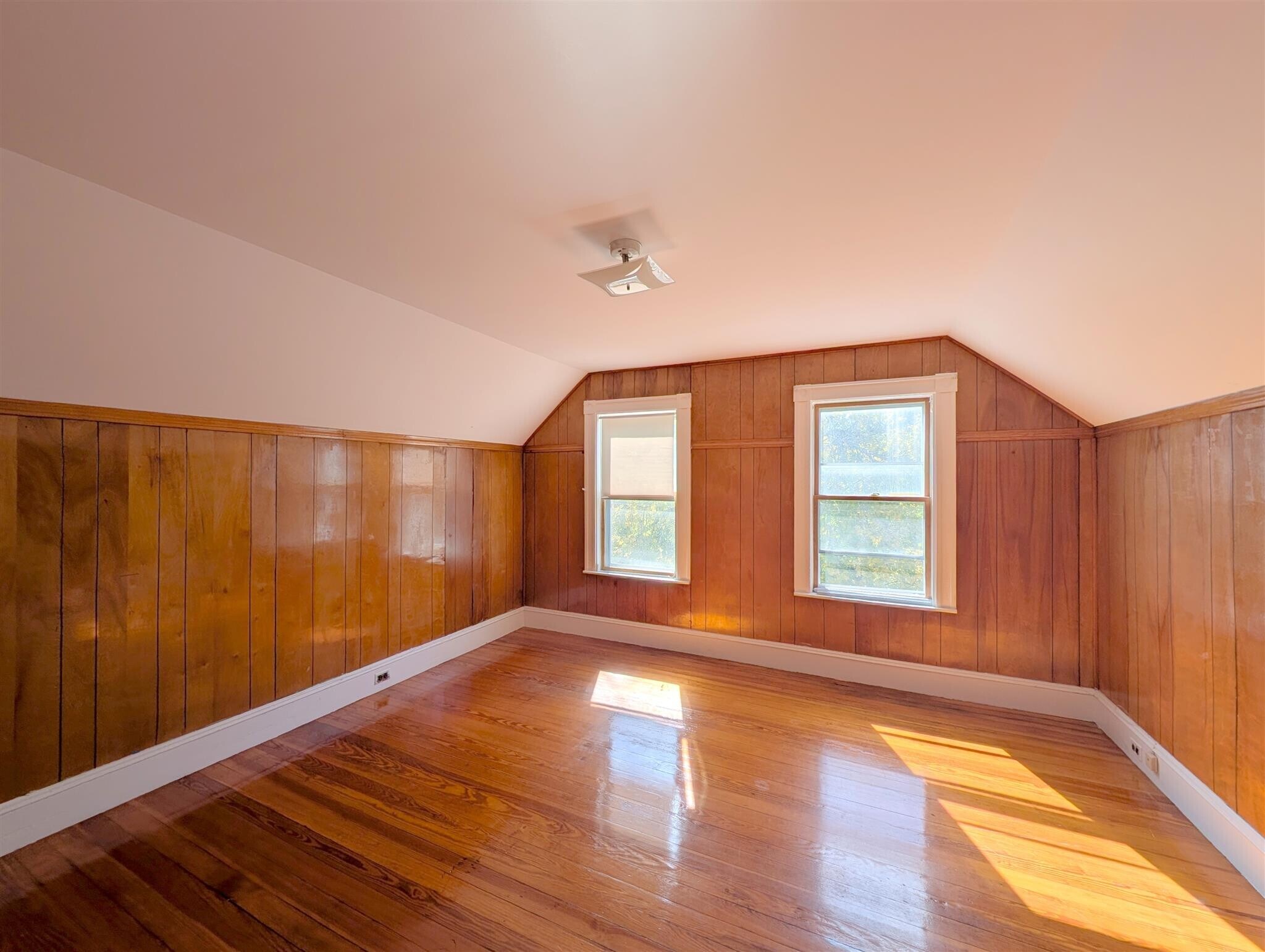 Building Photo - 58 Monument St