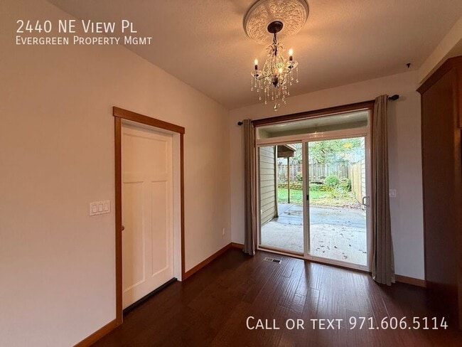 Building Photo - 2440 NE View Pl