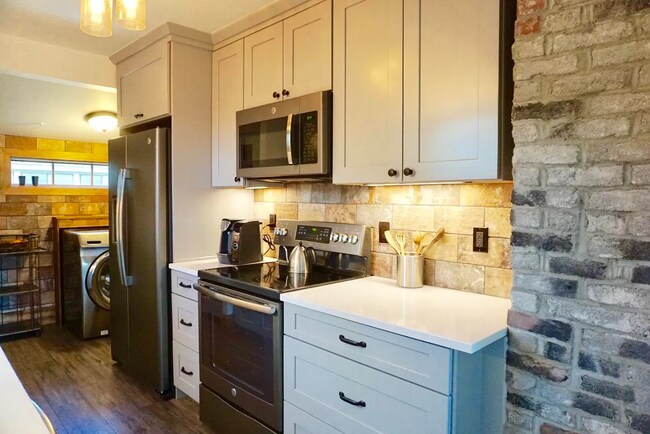 Newly remodeled kitchen with plenty of prep surfaces - 201 NW Harriman St