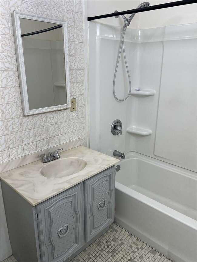 Building Photo - 2040 Swan Cove N