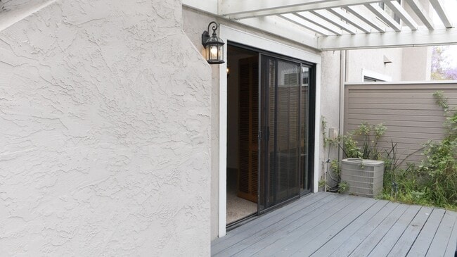 Building Photo - 3 bedrooms townhome in Chula Vista CA - Terranova Area