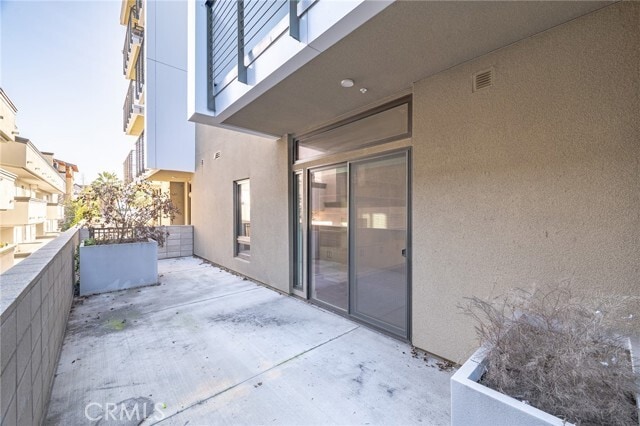 Building Photo - 709 E Walnut St