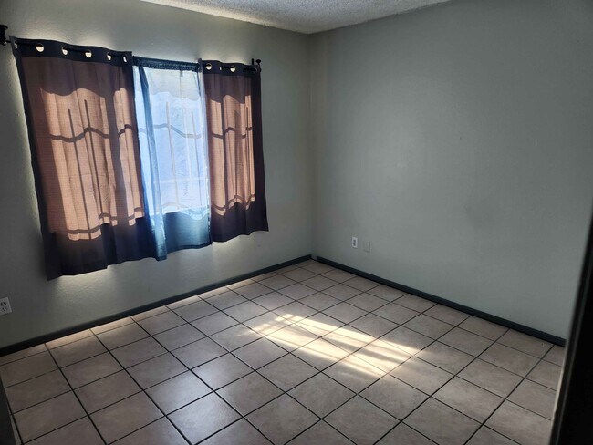 Building Photo - 4715 W Cheryl Dr