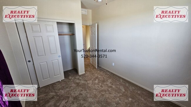 Building Photo - Wentworth Rd South - 4 Bedrooms 2.5 bathro...