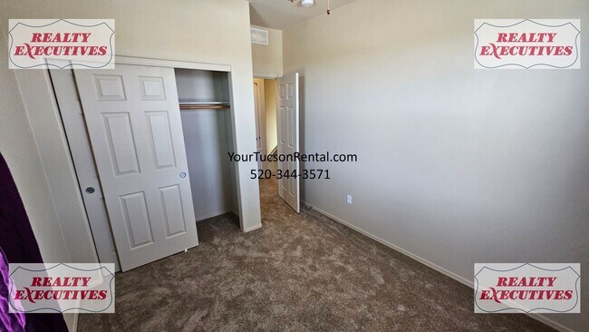 Building Photo - Wentworth Rd South - 4 Bedrooms 2.5 bathrooms, 3 car garage and large fenced yard