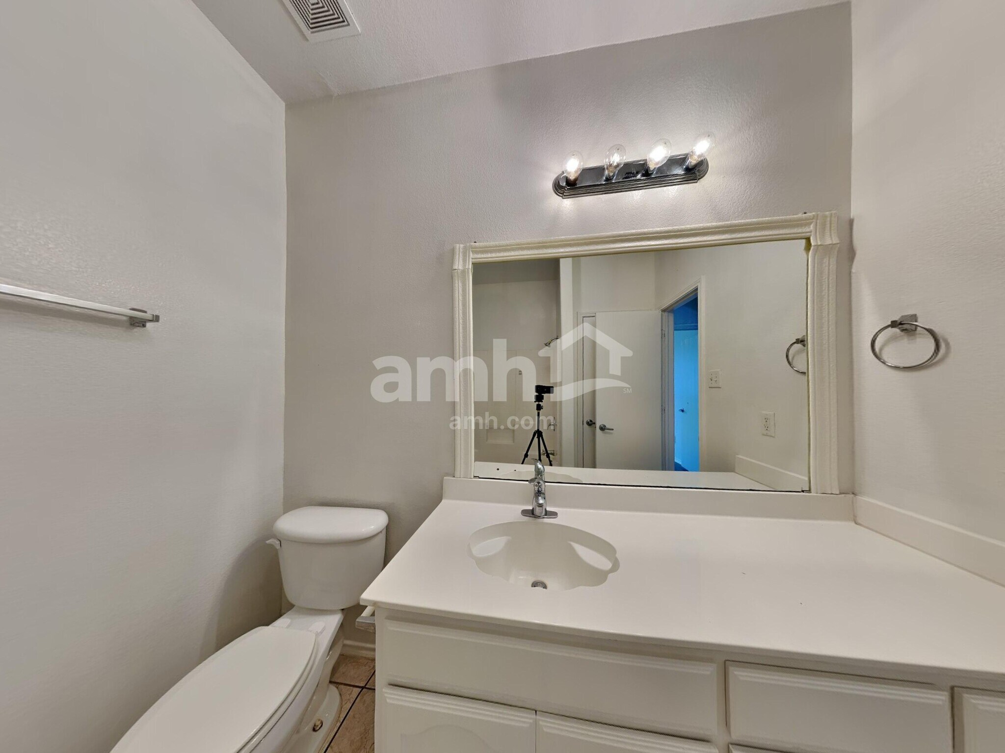 Building Photo - 1105 Skylark Dr