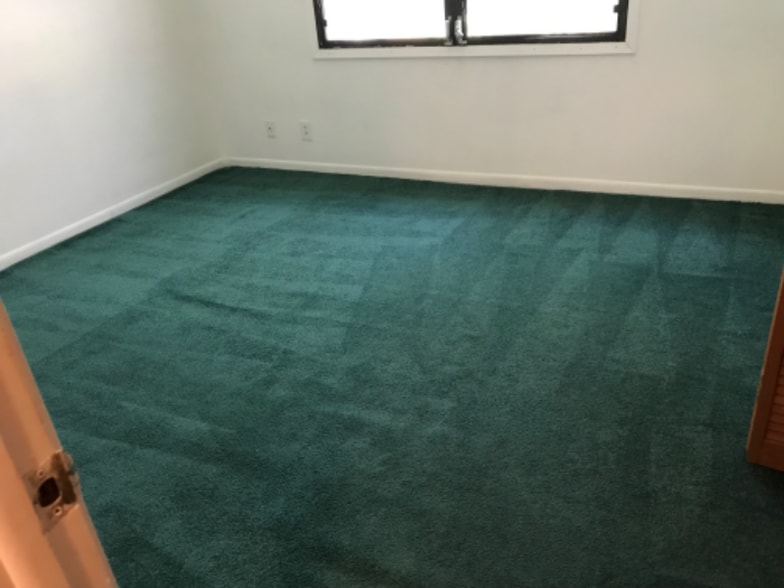 Building Photo - 187 NE 6th Ct