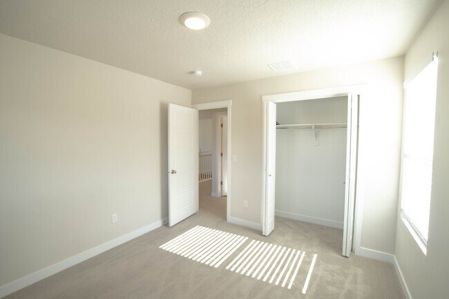 Building Photo - 4172 E Tivon Ln