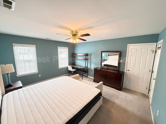 Building Photo - 11809 Sanbury Ln