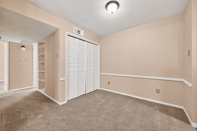 Building Photo - 3600 Jeanetta St