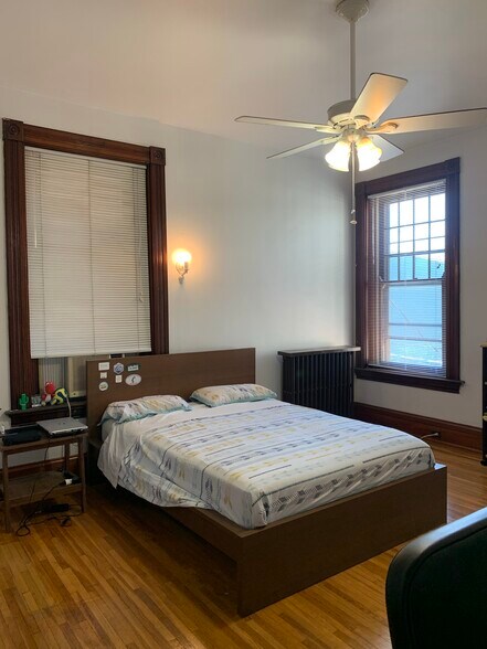 Building Photo - 3230 Bishop St