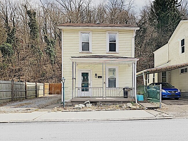 Building Photo - 1139 Ravine St