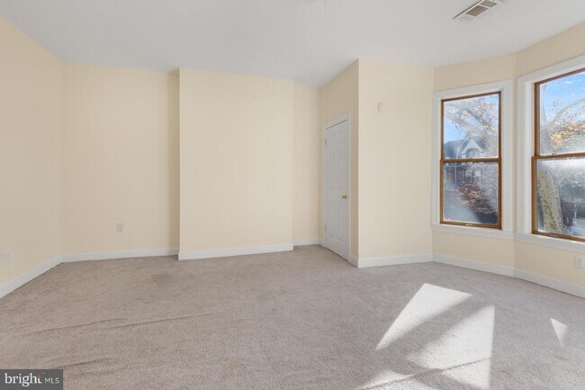 Building Photo - 4841 Cedar Ave