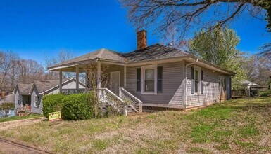 Building Photo - Welcome to this charming 3-bedroom, 1-bath...
