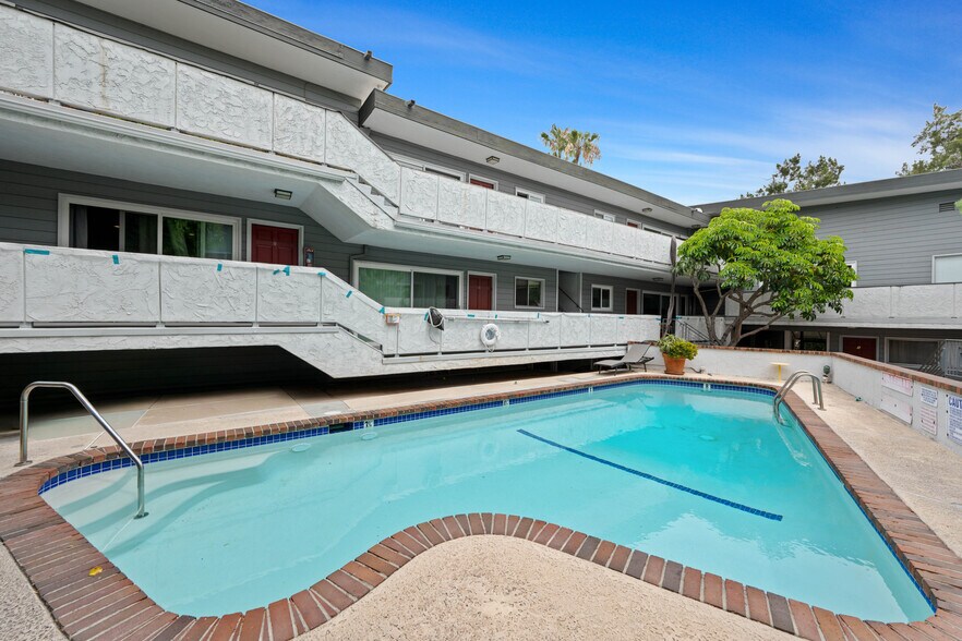 Building Photo - 2021 California Ave