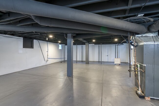 Building Photo - HOUSE FOR RENT