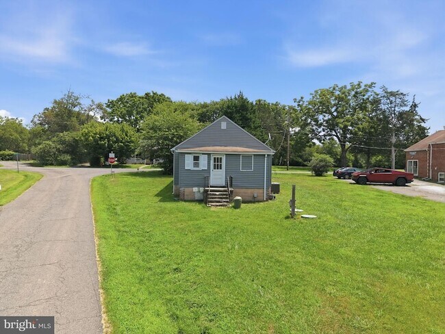 Building Photo - 9246 Prospect Ave