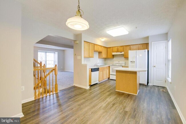 Building Photo - 9307 Vanguard Ct