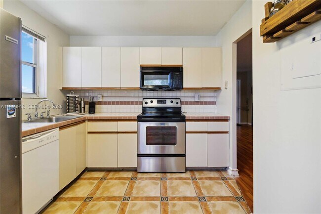 Building Photo - 1250 SW 113th Terrace