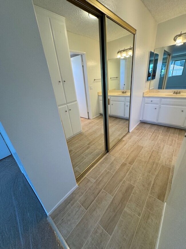 Building Photo - Newly Renovated 4 Bedroom 3 Bath Home with...