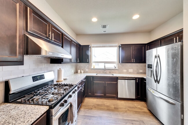 Building Photo - 3422 Couch Dr