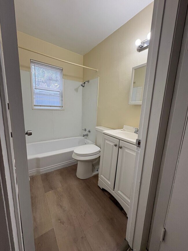 Building Photo - 1733-1735 Grove St S