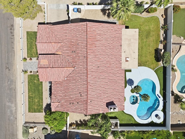 Building Photo - 5623 E Claire Dr