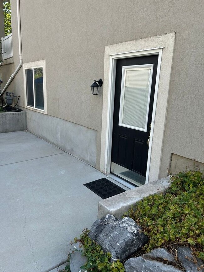 Building Photo - 13982 S Hawberry Rd