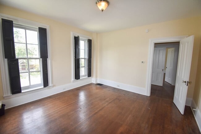 Building Photo - MT440