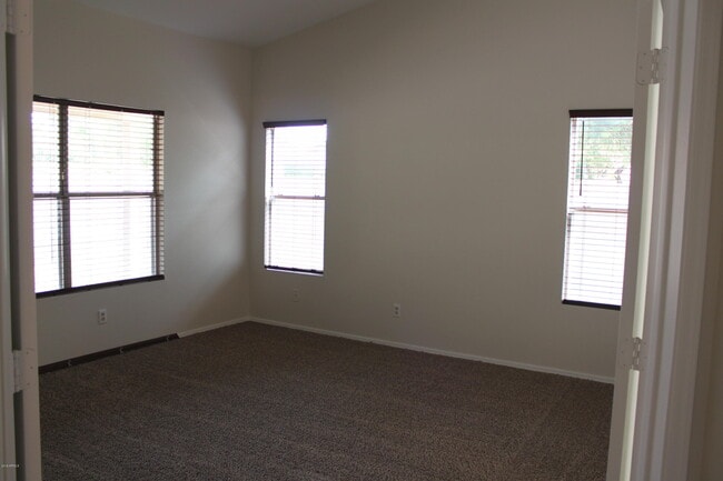 Building Photo - 1017 W Redondo Dr