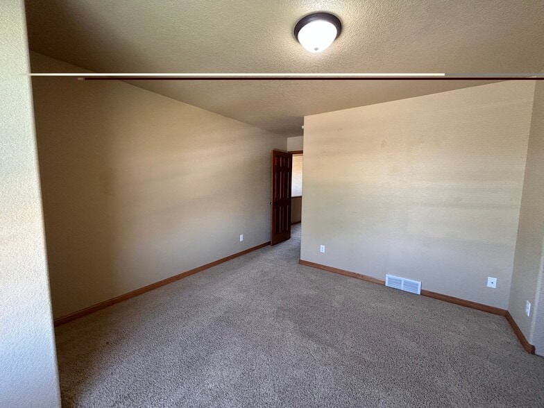 Building Photo - 803 6th St